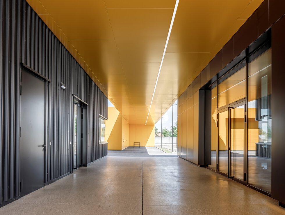 BASO IP 54 - outside with profile - Luminaire | XAL