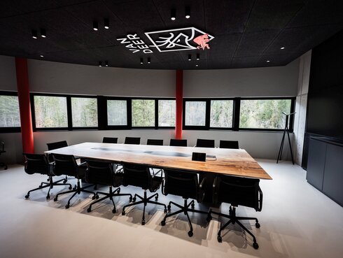 VAN DEER-Red Bull Sports