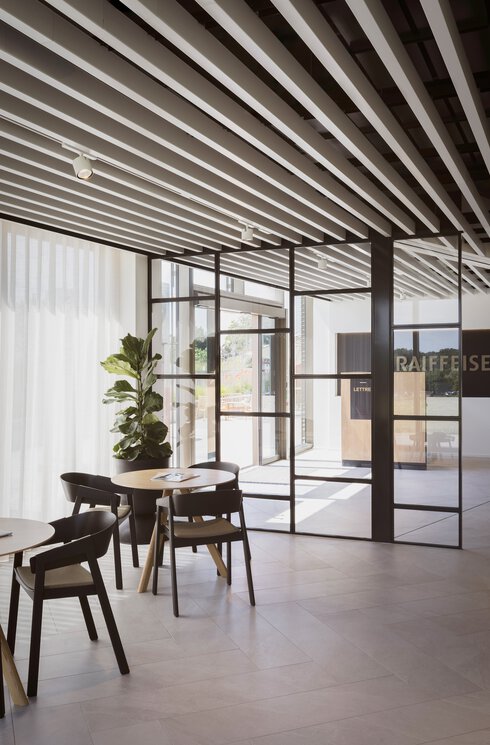 Bank Raiffeisen, Founex