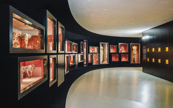TIMELESS / Swarovski Crystal Worlds