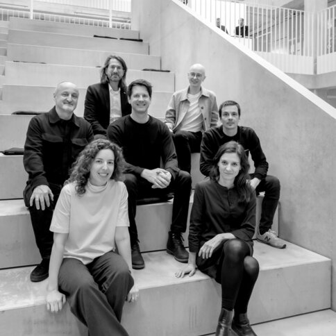 V. r. n. l.: Stefanie Meyer (Projektleiterin), Julia Hosner, Michael Voit, Gil Cloos, Peter Sapp (Partner querkraft), Claudia Cikanek, Rudolf Ematinger (L-Bau)